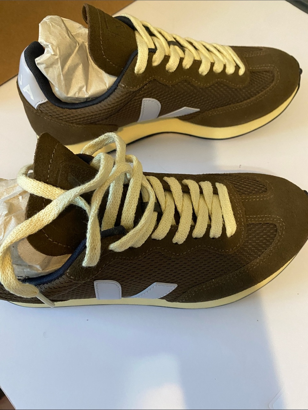 NIB VEJA RIO BRANCO ALVEOMESH EAGLE SWAN - Women’s US 7 - Picture 5 of 12
